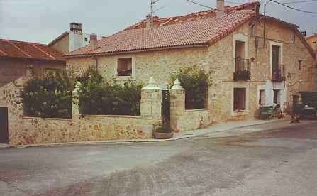 percas1b.jpg (15360 bytes)