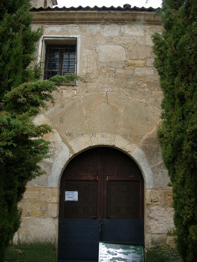 medioda - segunda puerta con reloj de sol